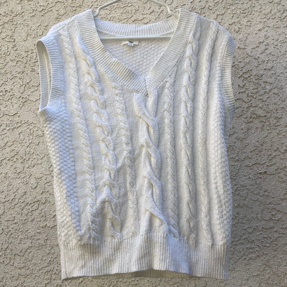 Oversized white sweater vest